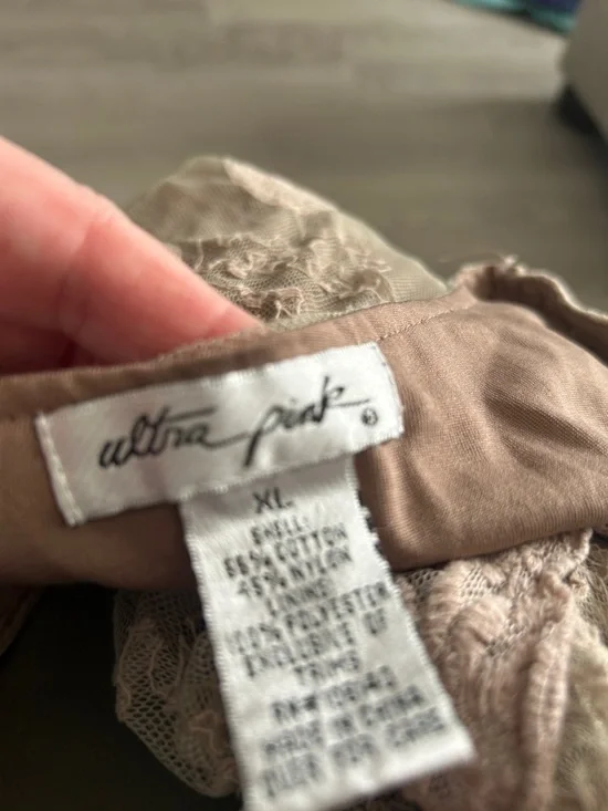 Ultra Pink Taupe and Blush Lace Tiered Tank - Picture 3 of 4